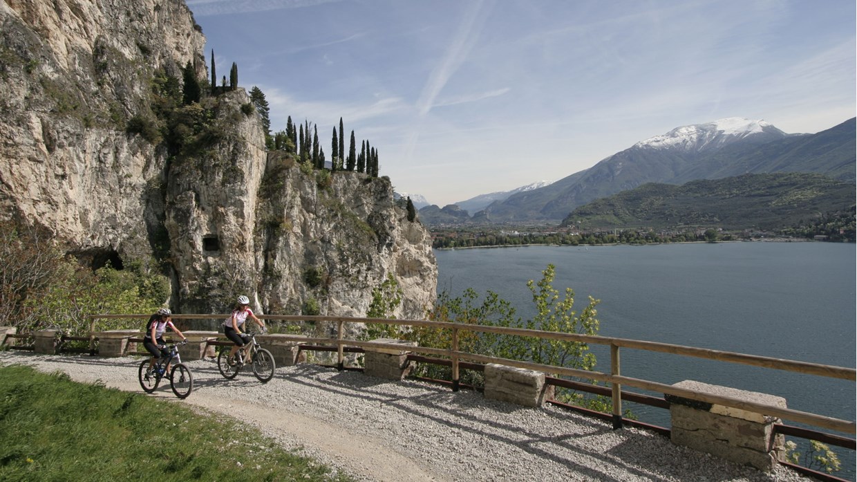 Transalp Riva From Garmisch To Lake Garda Over The Via - 